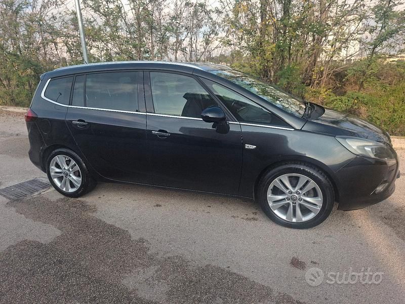 Usata Opel Zafira Tourer 130 CV (95 kW) 2012 Nero Monovolume