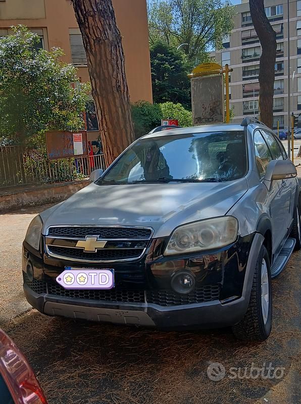 Grigio Usata 2007 Chevrolet Captiva SUV | 1900 € (Ottimo prezzo) - Immagine 1/4