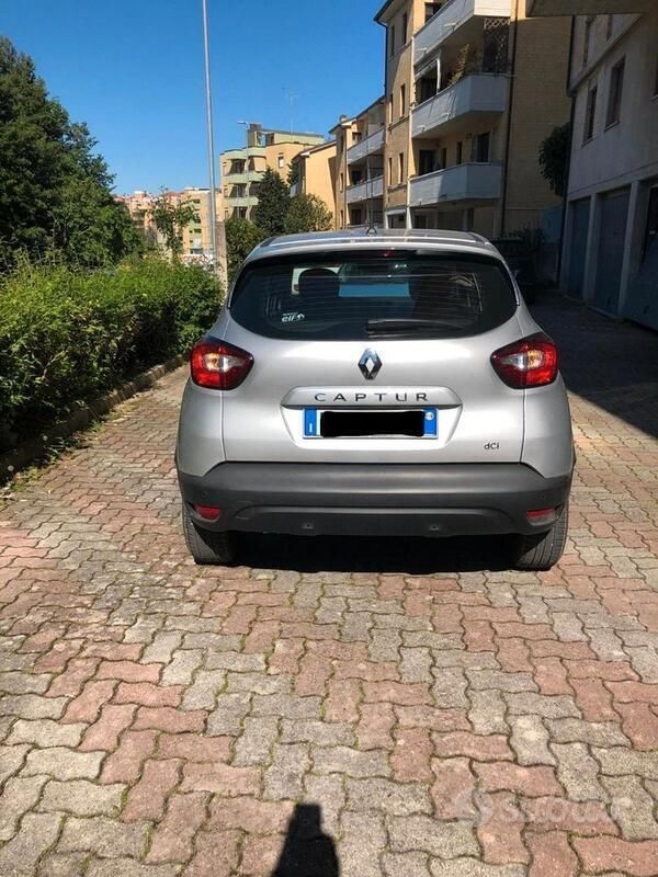Usata Renault Captur 90 CV (66 kW) 2016 Grigio SUV