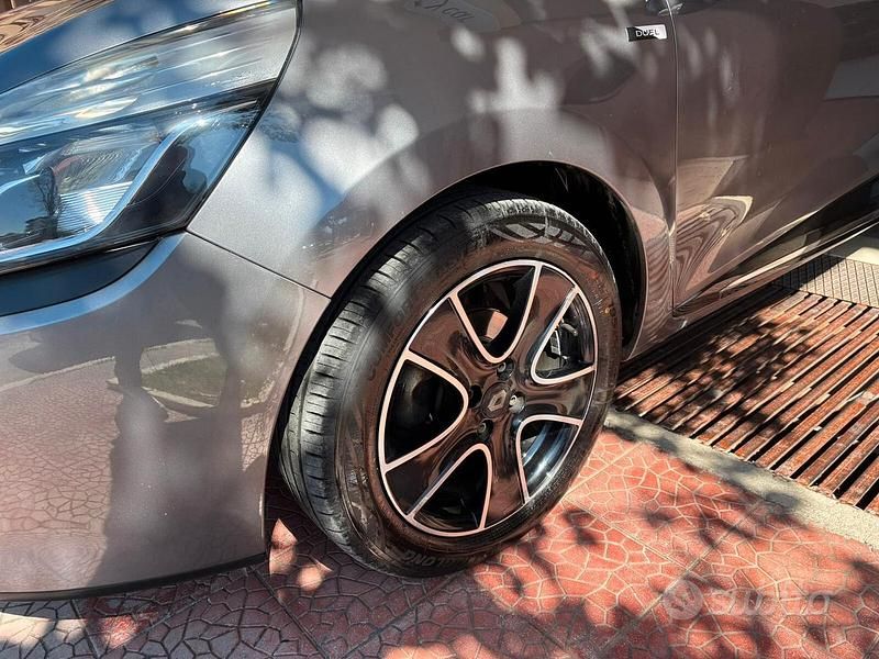 Usata Renault Clio GrandTour 75 CV (55 kW) 2016 Grigio Station wagon