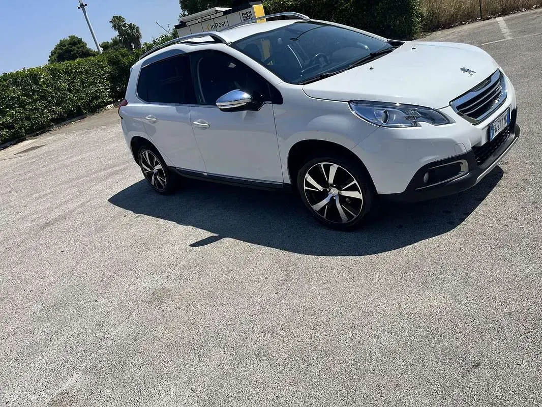 Usata Peugeot 2008 Allure 120 CV (88 kW) 2015 Bianco SUV