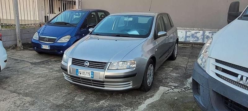 Usata Fiat Stilo Active 103 CV (75 kW) 2002 Bronzo Berlina