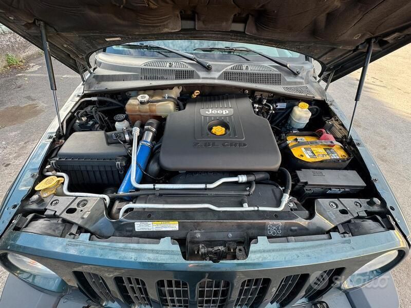 Usata Jeep Cherokee 163 CV (119 kW) 2005 Verde SUV