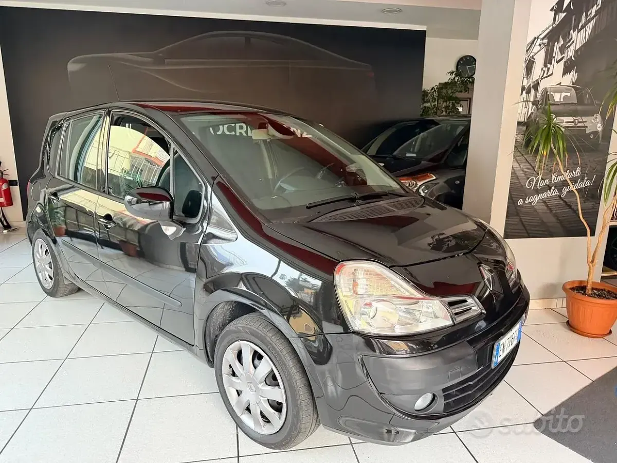 Usata Renault Modus 103 CV (75 kW) 2012 Nero Monovolume