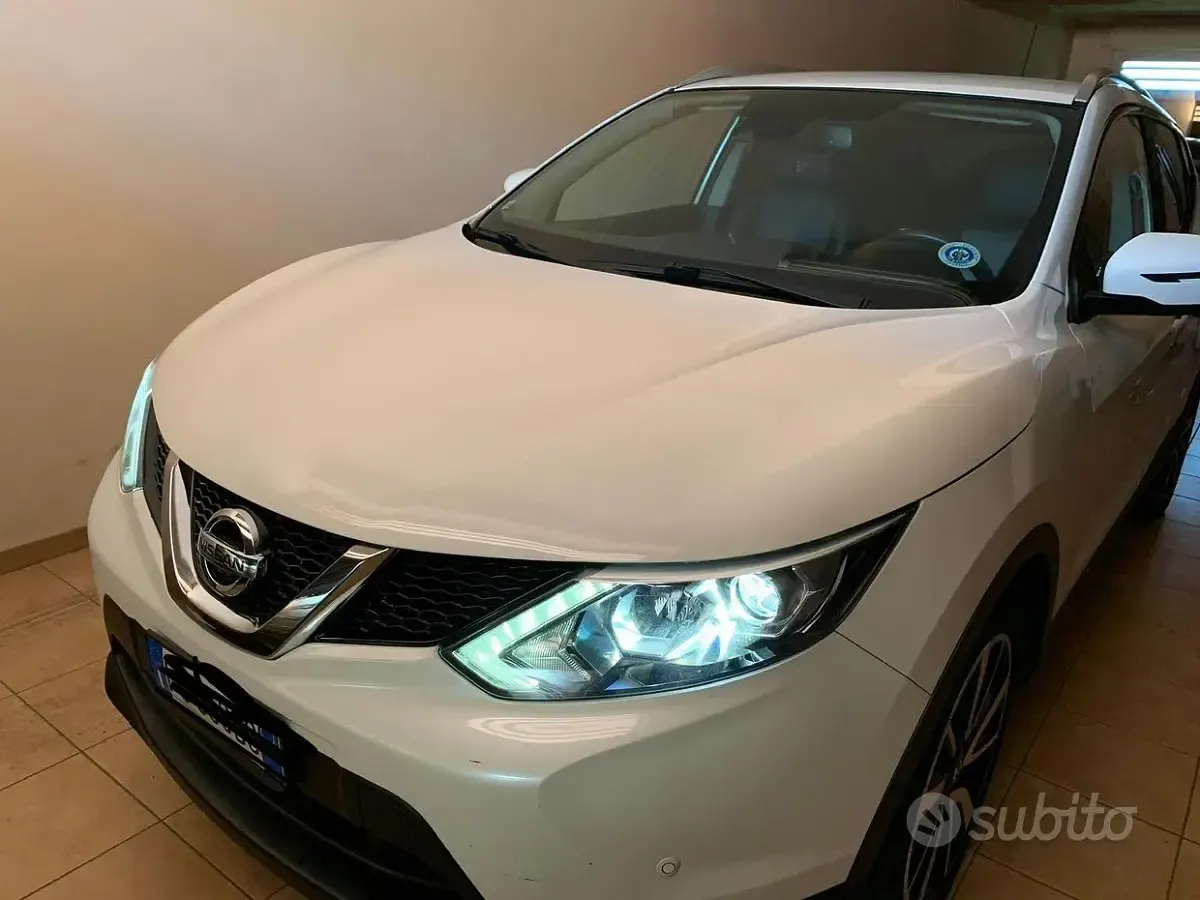 Usata Nissan Qashqai Tekna 131 CV (96 kW) 2016 Bianco SUV