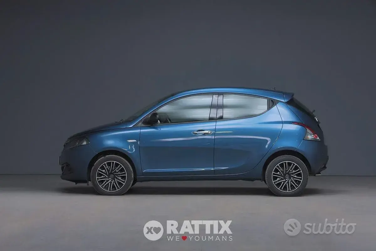 Usata Lancia Ypsilon Gold 70 CV (51 kW) 2023 Blu Utilitaria