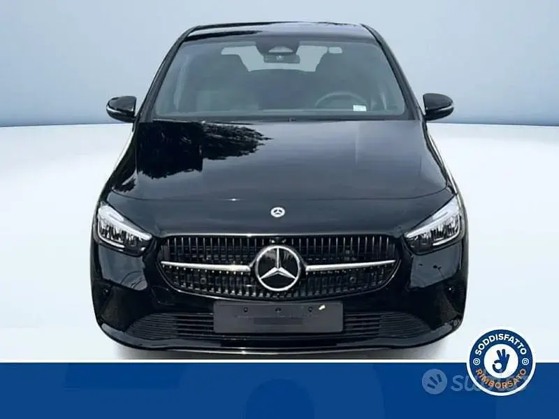Nuevo Mercedes B180 116 CV (85 kW) 2026 Negro Monovolumen