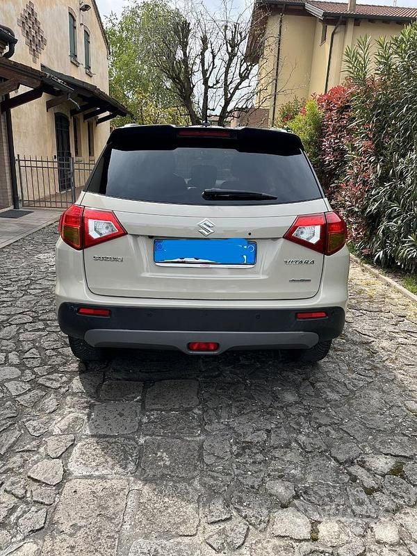 Usata Suzuki Vitara 120 CV (88 kW) 2016 Marrone SUV