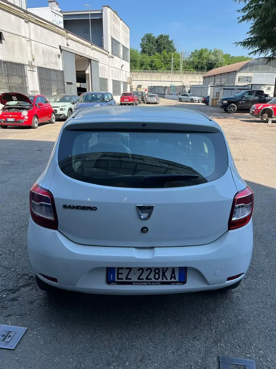 Usata Dacia Sandero Ambiance 72 CV (52 kW) 2015 Bianco Utilitaria