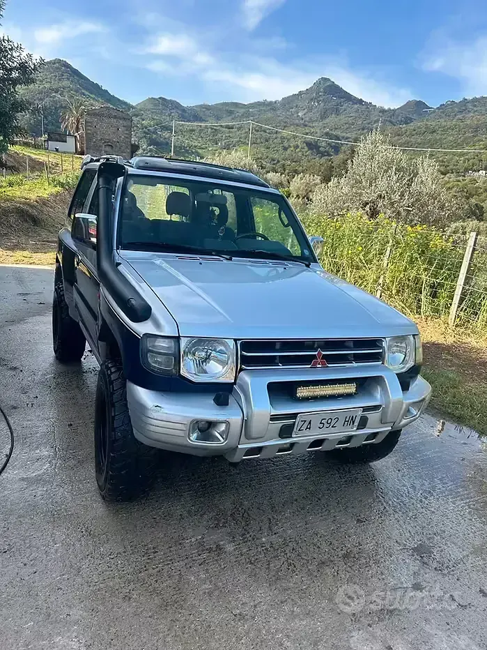 Usata Mitsubishi Pajero 100 CV (73 kW) 2000 Grigio SUV