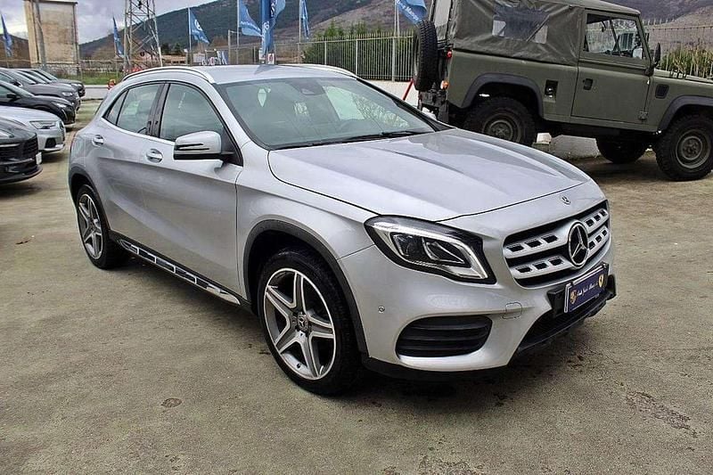 Usata Mercedes GLA200 Premium 137 CV (100 kW) 2017 Argento SUV