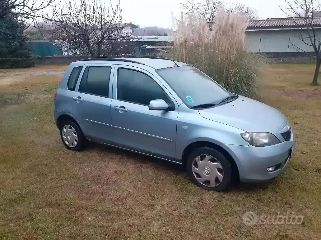 Usata Mazda 2 75 CV (55 kW) 2003 Blu Utilitaria