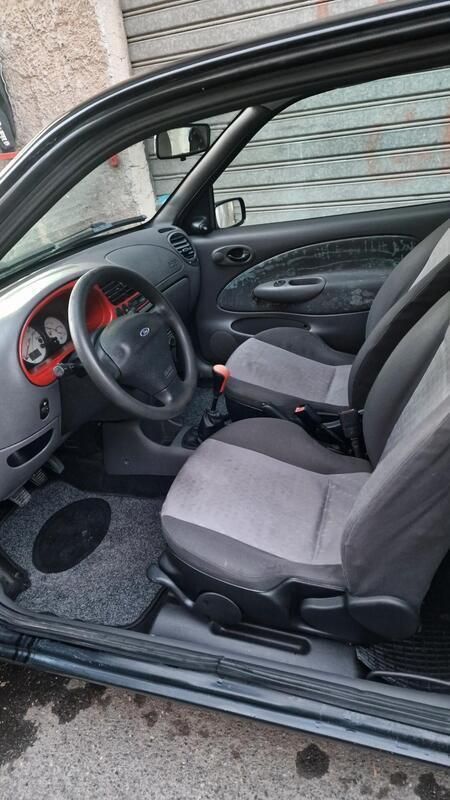 Usata Ford Fiesta Ghia 75 CV (55 kW) 2000 Nero Utilitaria