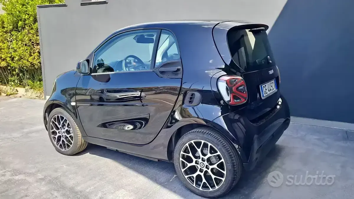 Usata Smart ForTwo Electric Drive 41 kW (56 CV) 2021 Nero Berlina