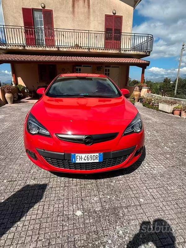 Usata Opel Astra GTC 136 CV (100 kW) 2017 Rosso Berlina