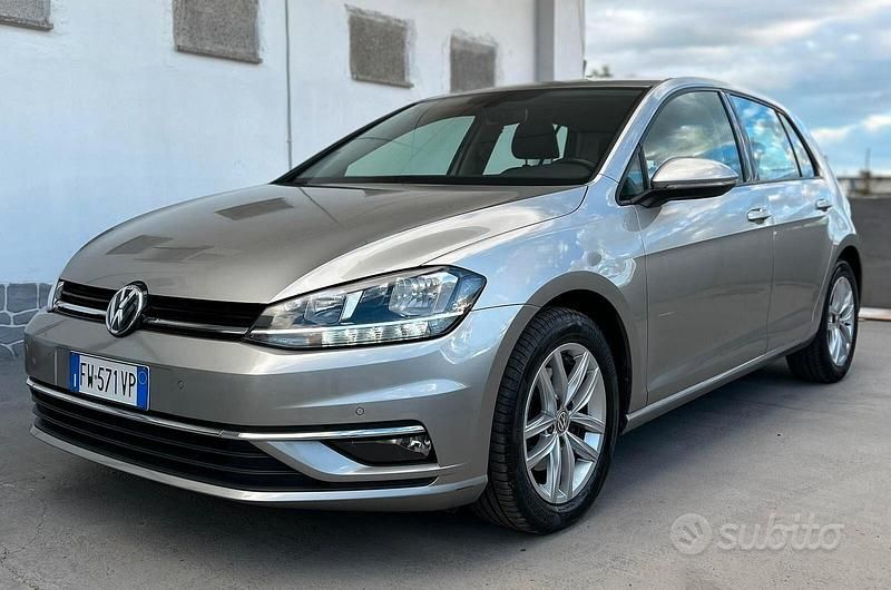 Begagnad VW Golf VII Business 116 HK (85 kW) 2019 Grå Sedan
