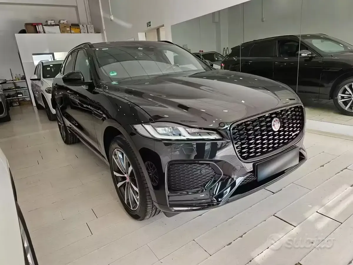 Usata Jaguar F-Pace R-Dynamic 204 CV (150 kW) 2023 Nero SUV