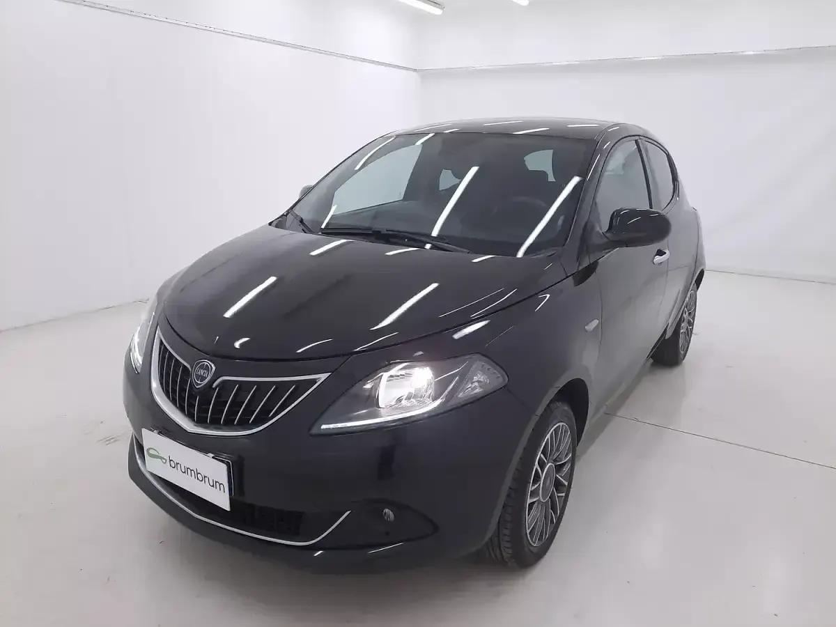 Usata Lancia Ypsilon Gold 70 CV (51 kW) 2023 Neronero Utilitaria