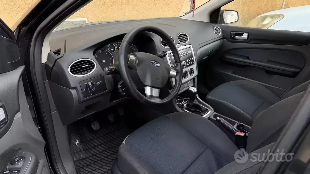 Usata Ford Focus 90 CV (66 kW) 2006 Nero Berlina
