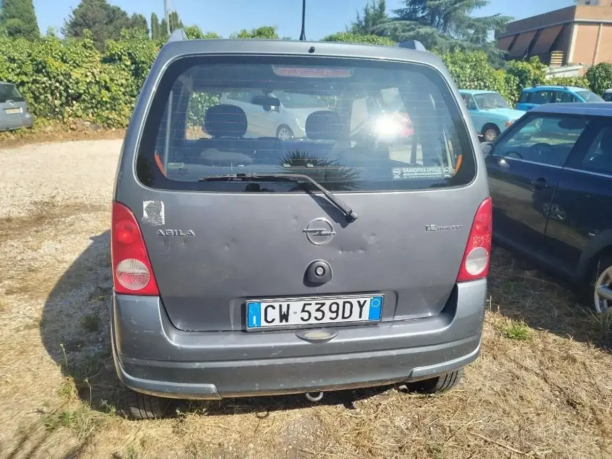 Usata Opel Agila Edition 80 CV (58 kW) 2005 Antracite Monovolume