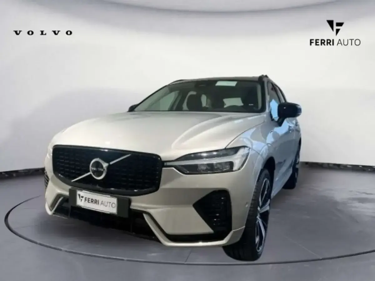 Nuova Volvo XC60 Plus 250 CV (183 kW) 2026 Grigio SUV