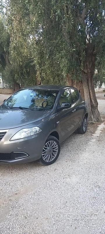 Usata Lancia Ypsilon Gold 69 CV (50 kW) 2013 Grigio Utilitaria
