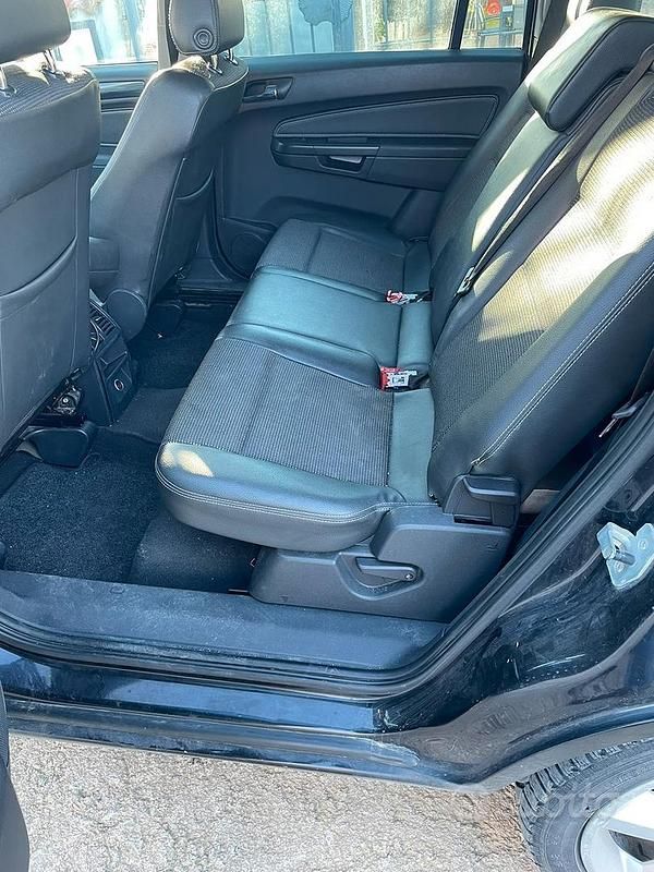 Usata Opel Zafira 2005 Nero Monovolume
