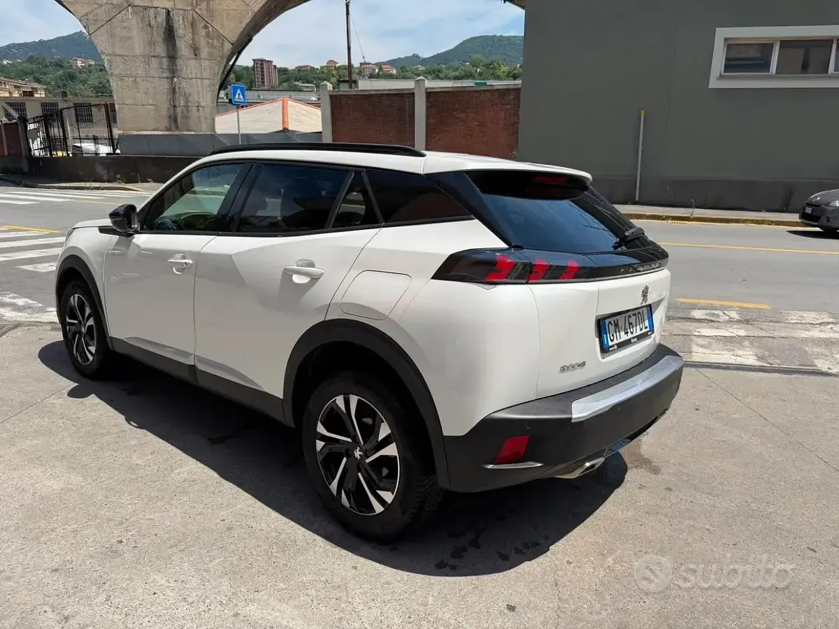 Usata Peugeot 2008 Allure 102 CV (75 kW) 2022 Bianco SUV