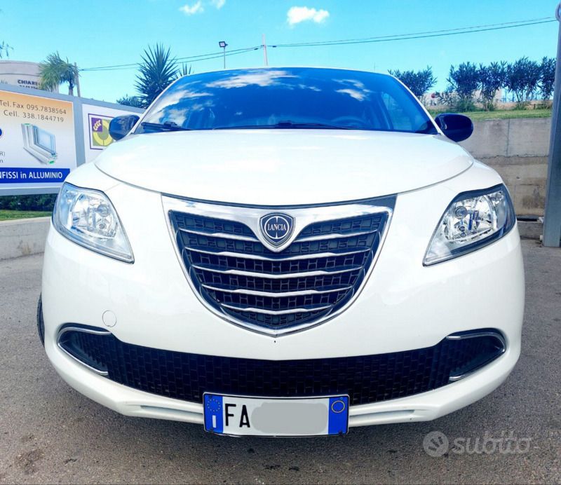 Usata Lancia Ypsilon 69 CV (50 kW) 2015 Bianco Utilitaria