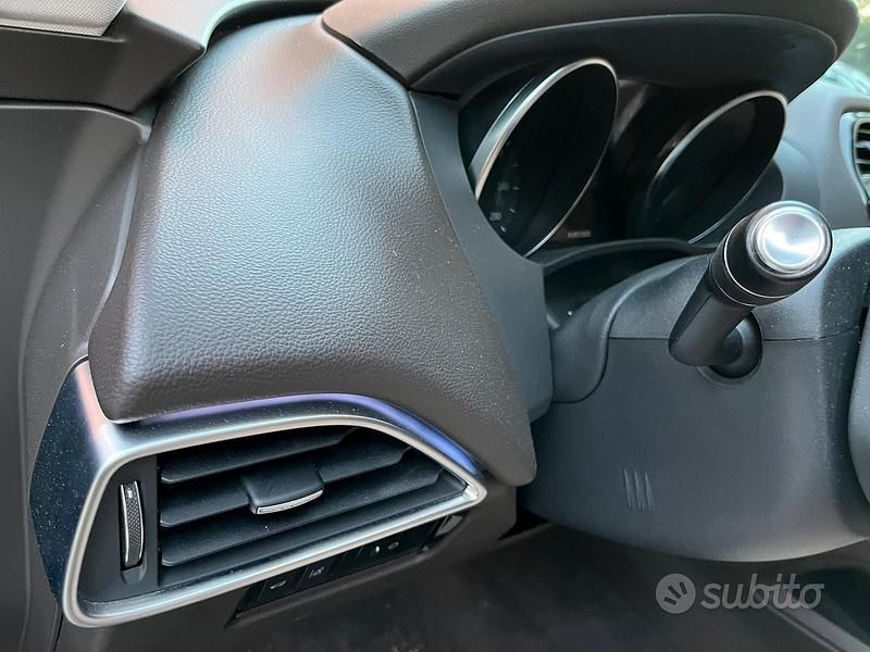 Usata Jaguar F-Pace Prestige 180 CV (132 kW) 2018 Blu SUV