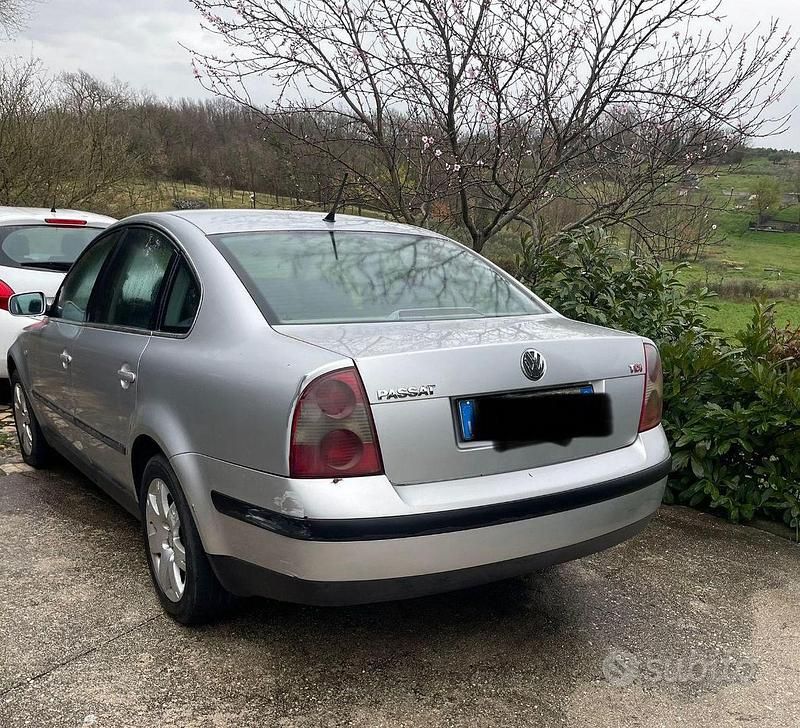 Usata VW Passat 130 CV (95 kW) 2002 Grigio Berlina