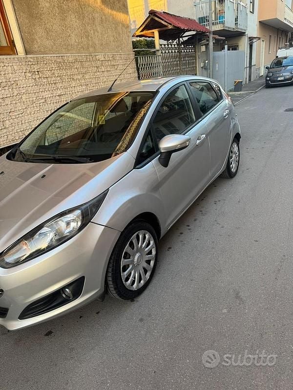 Usata Ford Fiesta 60 CV (44 kW) 2015 Berlina