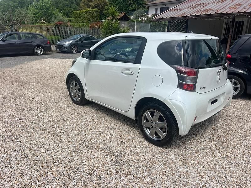 Usata Toyota iQ Sol 68 CV (50 kW) 2009 Bianco Utilitaria