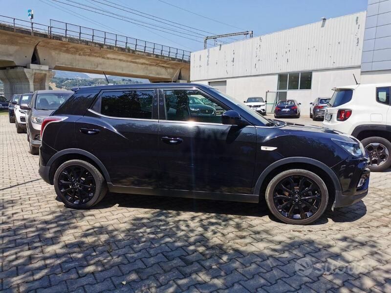 Usata Ssangyong (KGM) Tivoli 127 CV (93 kW) 2019 Nero SUV