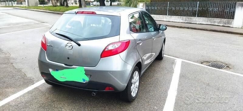 Usata Mazda 2 75 CV (55 kW) 2010 Grigio Utilitaria