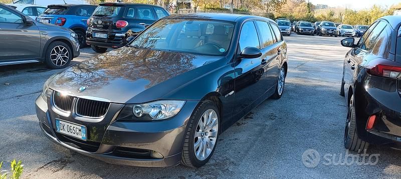 Grigio Usata 2007 BMW 320 Station wagon | 2800 € (Ottimo prezzo) - Immagine 1/4