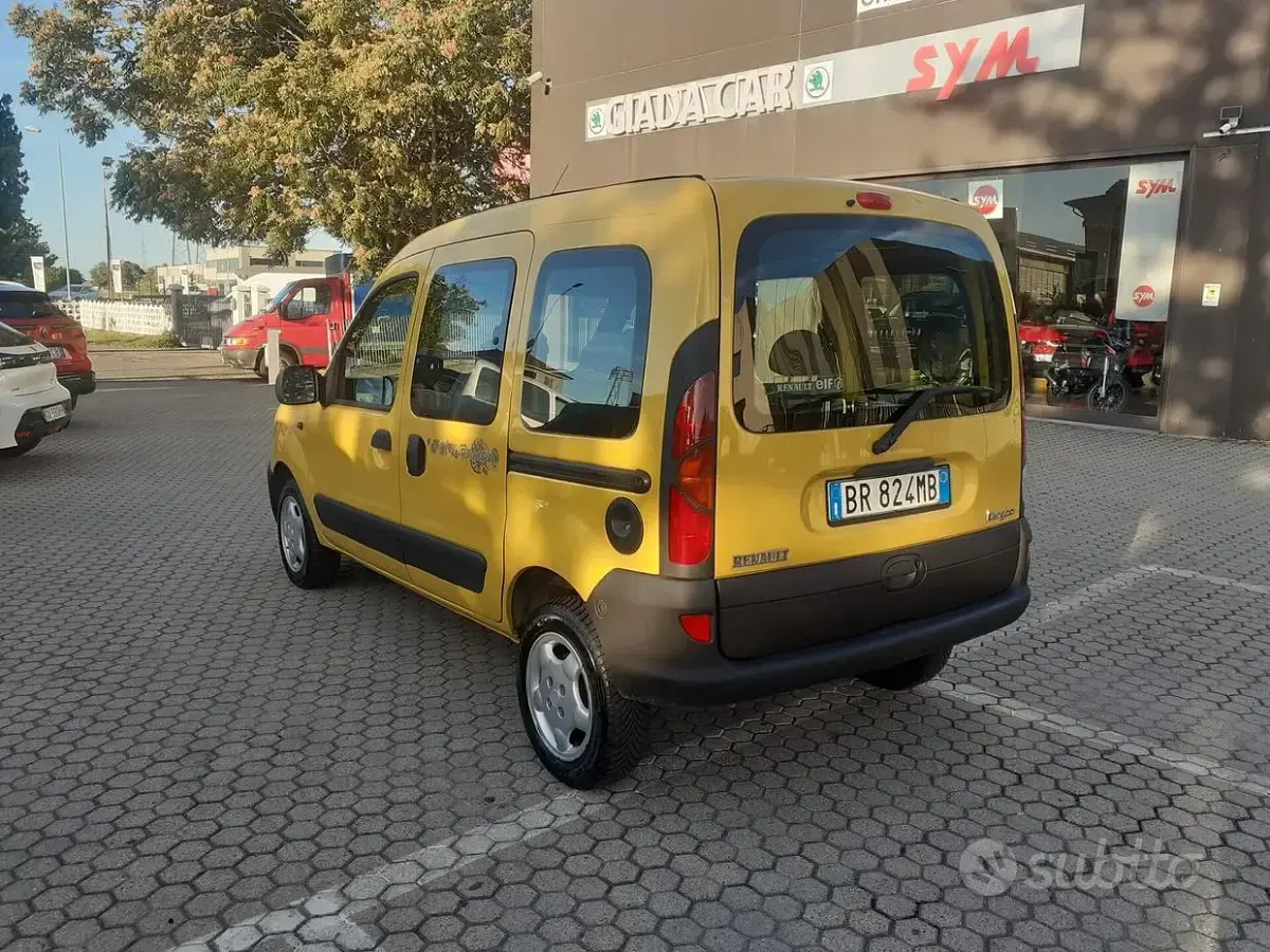 Usata Renault Kangoo 75 CV (55 kW) 2001 Giallo Monovolume