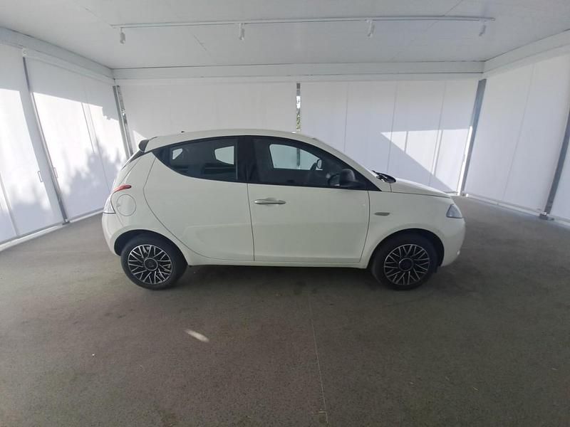 Usata Lancia Ypsilon 70 CV (51 kW) 2024 Bianco Utilitaria