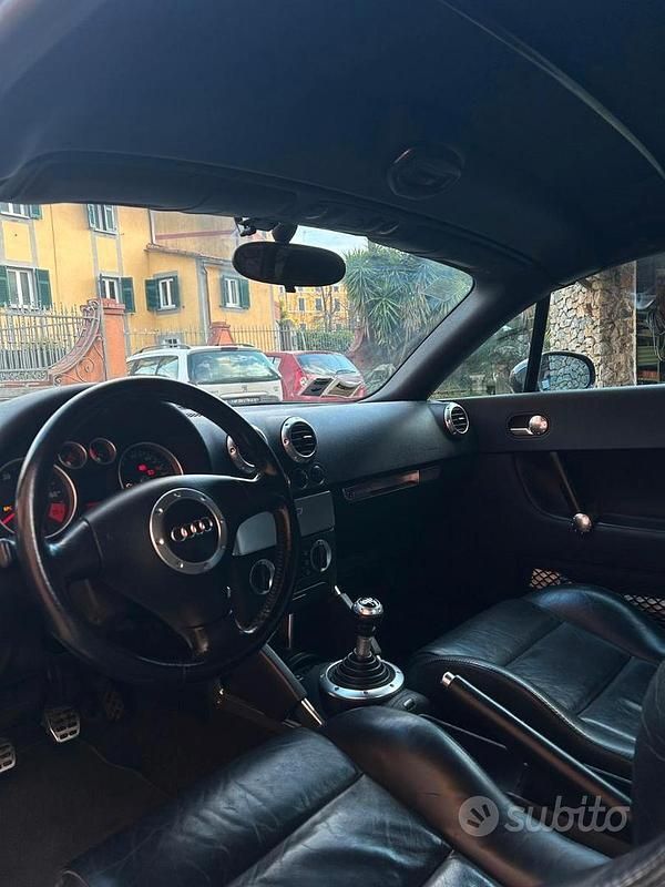 Usata Audi TT Roadster 150 CV (110 kW) 2002 Nero Cabrio