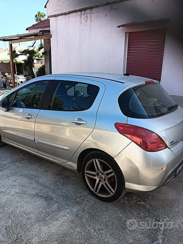 Usata 2010 Peugeot 308 Tre volumi | 3000 € - Immagine 1/4