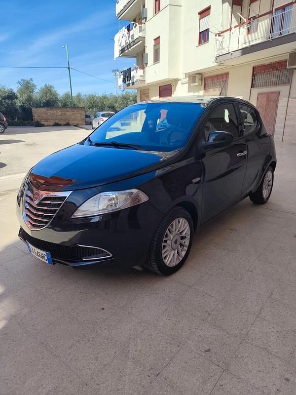 Usata Lancia Ypsilon S 95 CV (69 kW) 2014 Nero Utilitaria