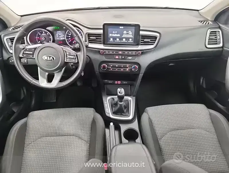 Usata Kia Ceed 100 CV (73 kW) 2019 Grigio Utilitaria