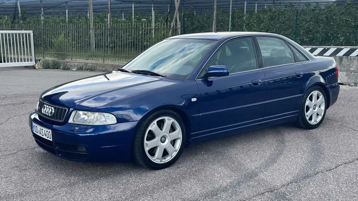 Usata Audi S4 Ambiente 264 CV (194 kW) 2000 Blu/azzurro Berlina