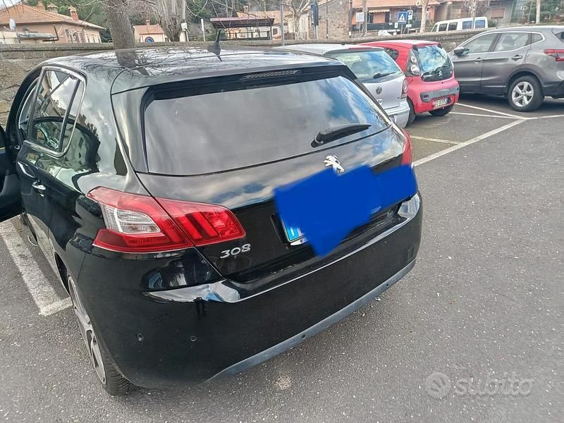 Usata Peugeot 308 116 CV (85 kW) 2015 Nero Utilitaria