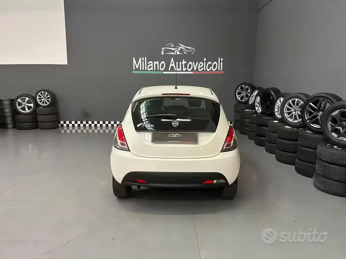 Usata Lancia Ypsilon 69 CV (50 kW) 2014 Bianco Utilitaria