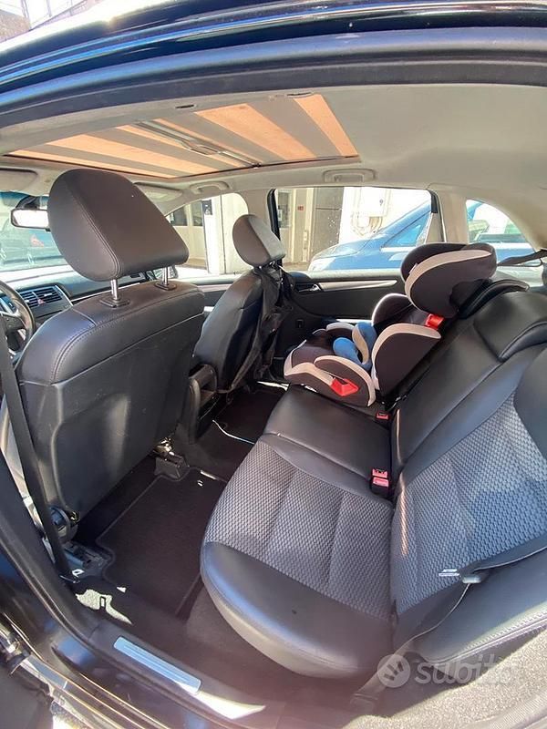 Usata Mercedes B200 140 CV (102 kW) 2009 Nero Monovolume