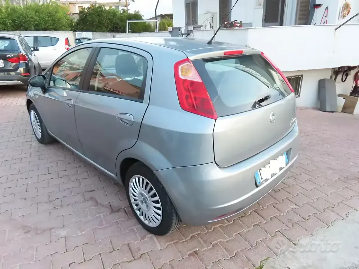 Usata Fiat Grande Punto Dynamic 65 CV (47 kW) 2006 Grigio Utilitaria