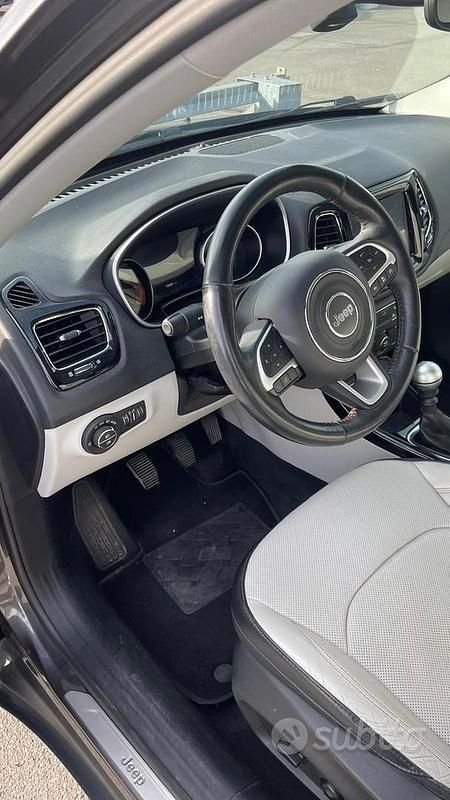 Usata Jeep Compass 120 CV (88 kW) 2018 Grigio SUV