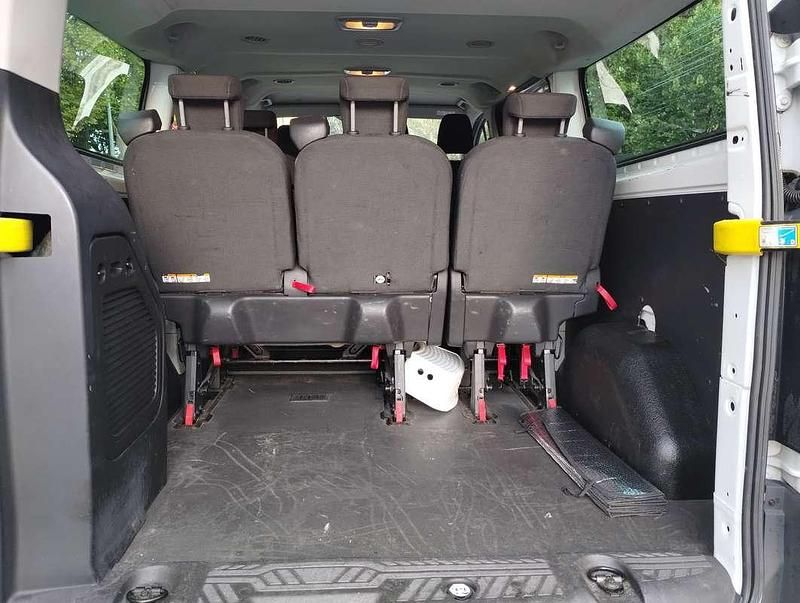 Usata Ford Tourneo 131 CV (96 kW) 2016 Bianco Monovolume