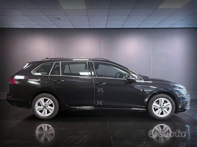 Usata VW Golf VIII Life 110 CV (80 kW) 2021 Nero Station wagon